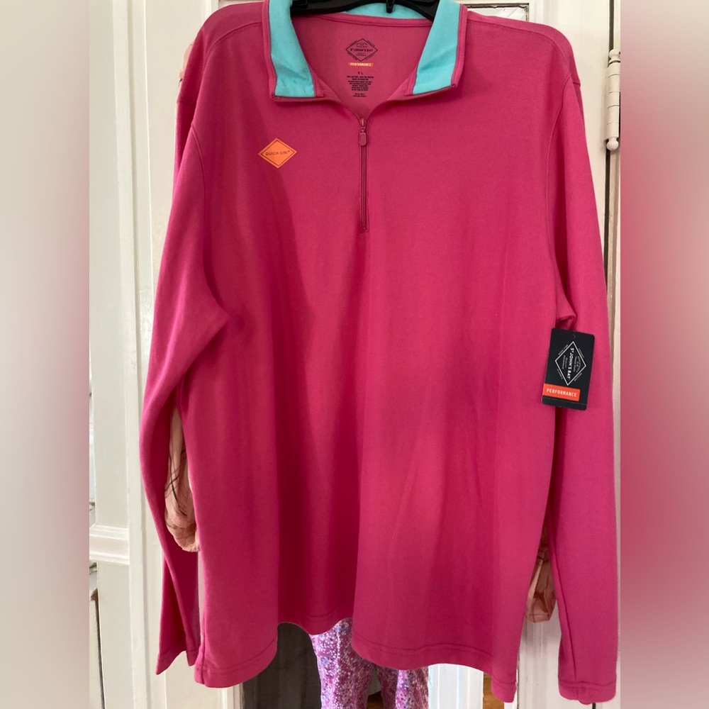 Women’s extra-large (measures as an extra extra large)  pull over top.